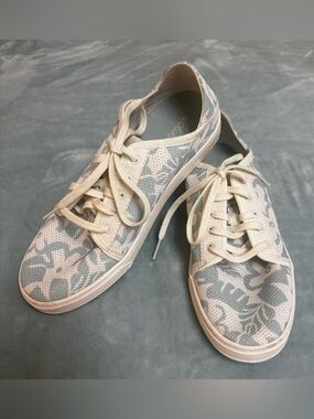 OluKai Pehuea Li Convertible Sneaker Off White Swell Size 8 Women